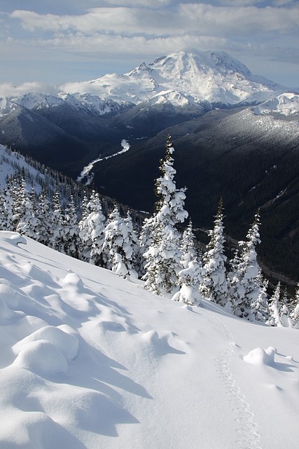 Mt. Rainier<br>seen from Crystal Mountain<br>Washington State<p>Camera: Canon EOS Rebel T1i<br>Tamron 17-50mm lens